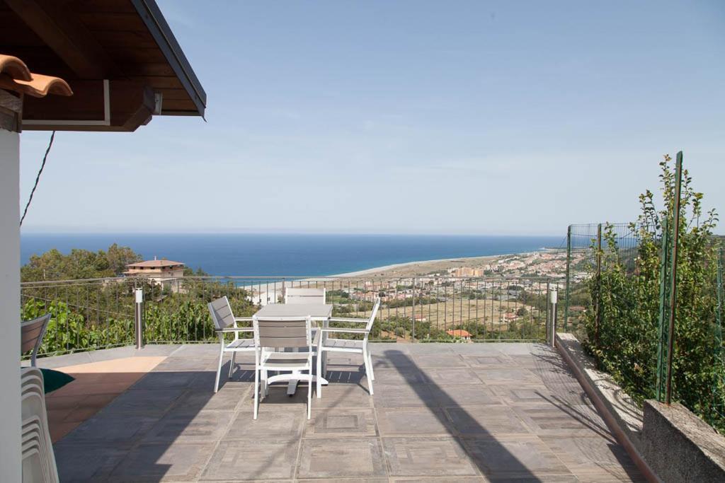 B&B Le Rose Del Tirreno Falerna Ngoại thất bức ảnh